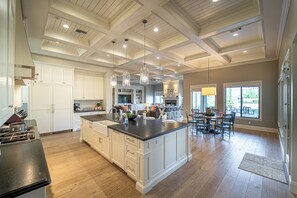 Coffee/tea maker - 104th Mesa (Mesa)