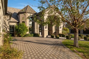 Exterior - 104th Mesa (Mesa)