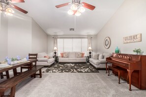 Maison, plusieurs lits, accès piscine, vue montagne (Baylor Gilbert) | Intérieur