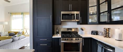 House, Multiple Beds, Fireplace, Mountain View (Elk Rim 1140 Pine) | Private kitchen | Coffee/tea maker