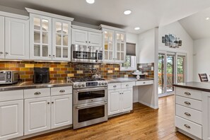 House, Multiple Beds, Hot Tub, Mountain View (Sinagua Heights Flagstaff) | Private kitchen | Coffee/tea maker - Sinagua Heights Flagstaff (Flagstaff)