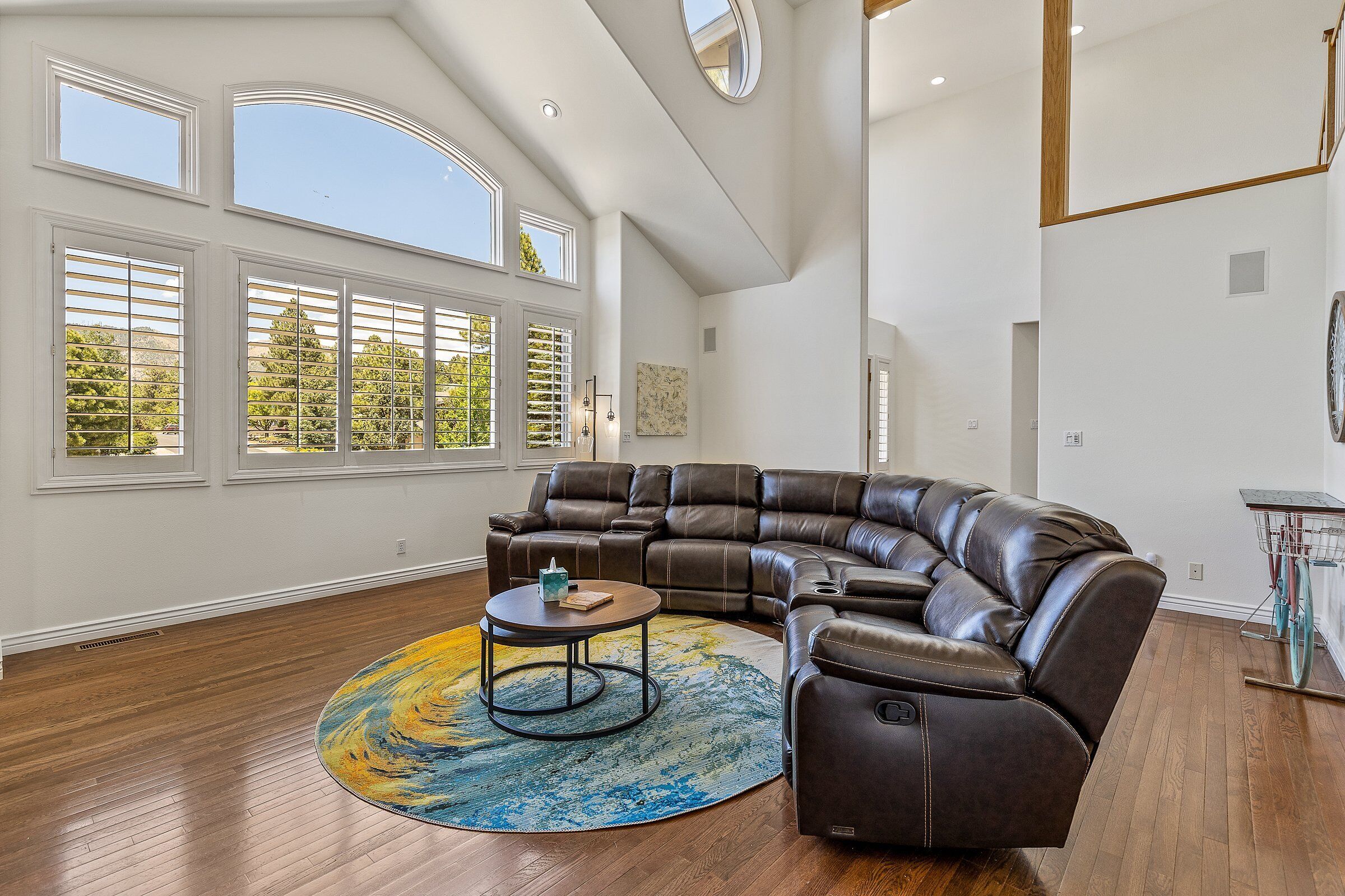 Nhà, nhiều giường, bồn tắm nước nóng, quang cảnh núi (Sinagua Heights Flagstaff) | Khu phòng khách | Lò sưởi 