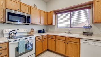 House, Multiple Beds, Patio (Lamb Road Casa Grande) | Private kitchen | Coffee/tea maker
