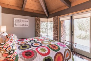 Cabin, 1 King Bed, Patio, Mountain View (Glass House Elk Rim Pine)