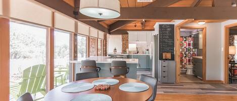 Cabin, 1 King Bed, Patio, Mountain View (Glass House Elk Rim Pine) | Dining