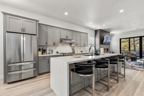 独立别墅, 多张床, 露台, 山景 (Cottonrose Flagstaff) | 私人厨房 | 茶具/咖啡用具