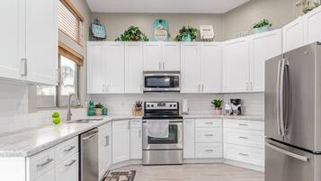 House, Multiple Beds, Pool Access, City View (Obispo Mesa) | Private kitchen | Coffee/tea maker