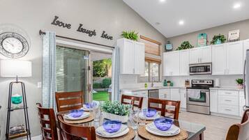 House, Multiple Beds, Pool Access, City View (Obispo Mesa) | Dining