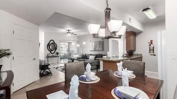 Condo, Multiple Beds, Pool Access, City View (Southern #1064 Mesa) | Dining