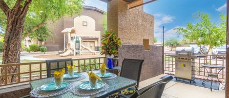 คอนโด, หลายเตียง, ใช้สระว่ายน้ำได้, วิวเมือง (Southern #1064 Mesa) | รับประทานอาหารกลางแจ้ง