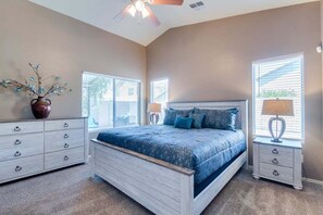 獨棟房屋, 多張床, 可使用泳池, 城市景觀 (Palmen Maricopa) | 4 間臥室、獨特裝潢、布置獨特、床單