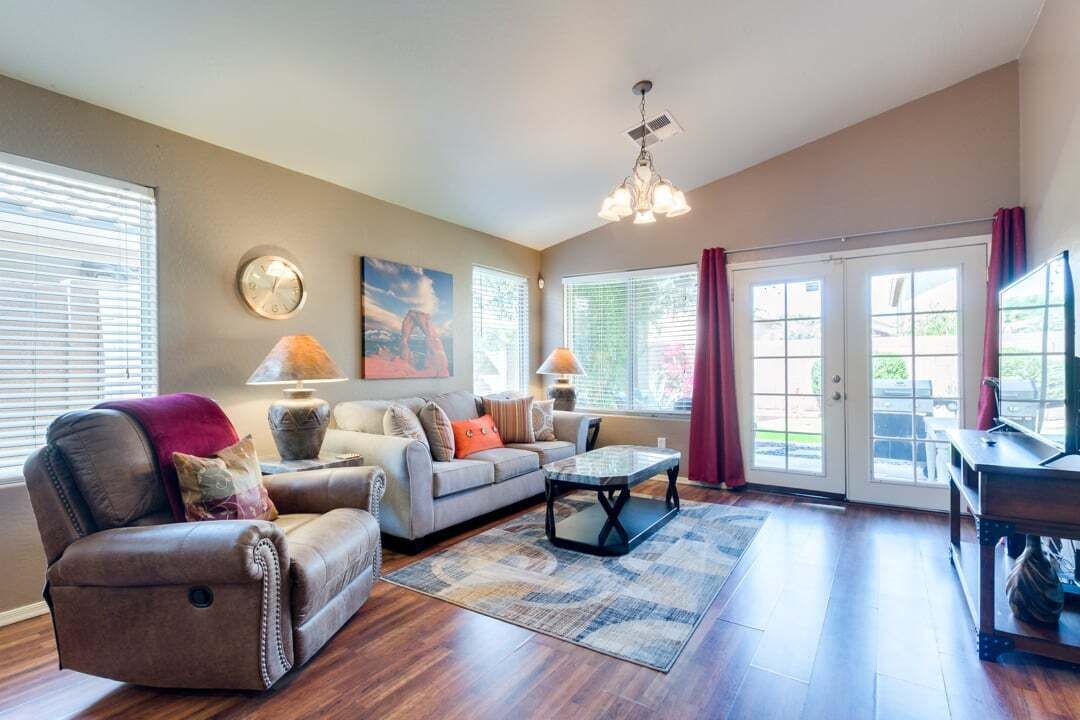 House, Multiple Beds, Pool Access, City View (Palmen Maricopa) | Living area