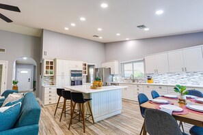 Hus - flera sängar - tillgång till pool - utsikt mot staden (Monte Cristo Phoenix) | Restauranger