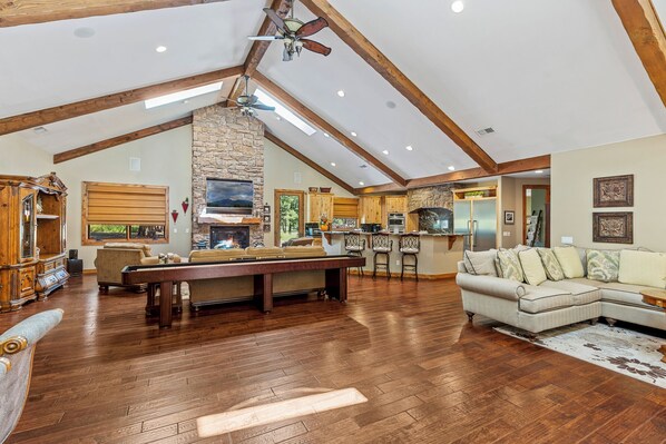 House, Multiple Beds, Hot Tub, Mountain View (Townsend Flagstaff) | Lobby