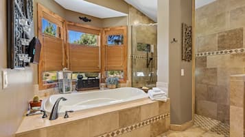 Maison, plusieurs lits, bain Ă remous, vue montagne (Townsend Flagstaff) | Salle de bain