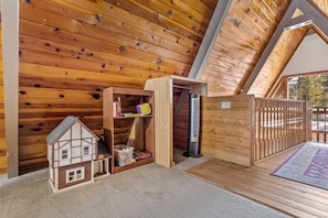Interior - Mescalero Flagstaff (Munds Park)
