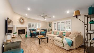 House, Multiple Beds, Pool Access, Mountain View (Victor Hugo Phoenix) | Living area | Fireplace