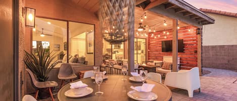 Rumah, Beberapa Tempat Tidur, akses ke kolam renang, pemandangan kota (110th Scottsdale) | Tempat makan