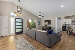Living area - 110th Scottsdale (Scottsdale)