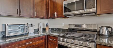 House, Multiple Beds, Patio, Mountain View (Bliss Flagstaff 49) | Private kitchen