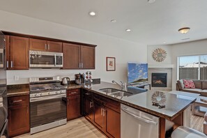 獨棟房屋, 多張床, 庭院, 山景 (Bliss Flagstaff 49) | 私人廚房