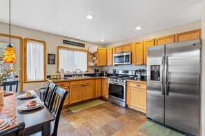 獨棟房屋, 多張床, 庭院, 山景 (Pawnee Flagstaff) | 私人廚房 | 咖啡機/沖  茶器