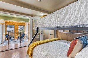 Casa, varias camas, patio, vista a la montaña (Pawnee Flagstaff) | 3 habitaciones y ropa de cama 