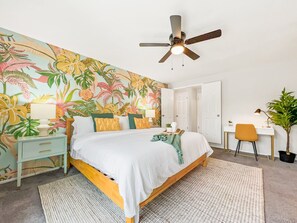 3 bedrooms, individually decorated, individually furnished, bed sheets - Loughlin Chandler (Chandler)