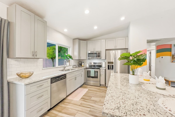 House, Multiple Beds, Pool Access, Mountain View (Loughlin Chandler) | Private kitchen | Coffee/tea maker