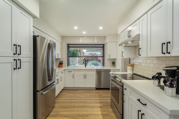 House, Multiple Beds, Pool Access, City View (Beverly Scottsdale) | Private kitchen | Coffee/tea maker