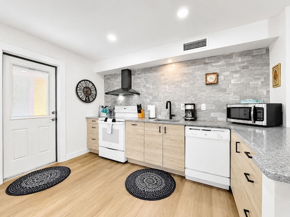 House, 1 Queen Bed, Patio, City View (Washington Chandler) | Private kitchen | Coffee/tea maker
