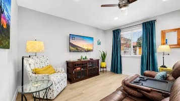 House, 1 Queen Bed, Patio, City View (Washington Chandler) | Living area