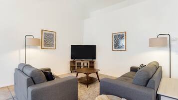 House, Multiple Beds, Pool Access, Mountain View (Sonesta Tucson) | Living area