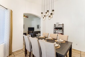 House, Multiple Beds, Pool Access, Mountain View (Sonesta Tucson) | Dining - Sonesta Tucson (Tucson)