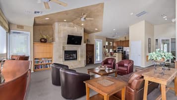 Condo, Multiple Beds, Pool Access, City View (Sahuaro #2035 Scottsdale) | Living area