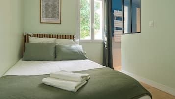 2 bedrooms, desk, travel crib, WiFi