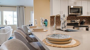 Casa, varias camas, acceso a la alberca, vista a la ciudad (Heatherbrae Phoenix) | Restaurantes