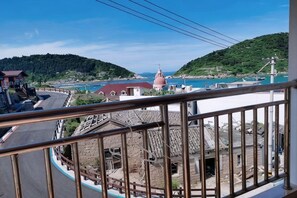 Unclassified image, 5 of 44, button - Haipai Inn (Pingyang)