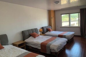 Unclassified image, 3 of 43, button - Haipai Inn (Pingyang)