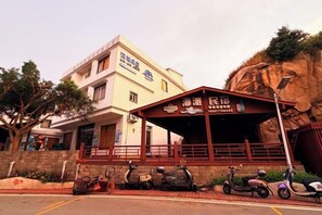 Unclassified image, 2 of 43, button - Haipai Inn (Pingyang)