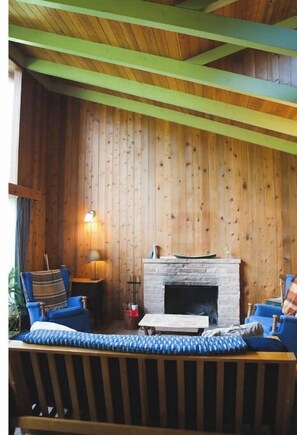 Interior - LOLOMA LODGE - Riverfront Cabin #3
 (McKenzie Bridge)