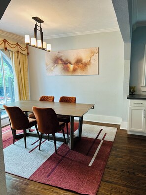 Dining - Modern Comfort Minutes from Downtown & Universities ! Walk to Dining & Nightlife (Houston)