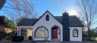 Modern Comfort Minutes from Downtown & Universities ! Walk to Dining & Nightlife