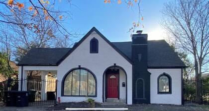 Modern Comfort Minutes from Downtown & Universities ! Walk to Dining & Nightlife