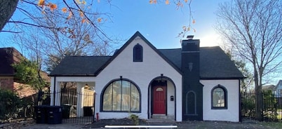 Modern Comfort Minutes from Downtown & Universities ! Walk to Dining & Nightlife