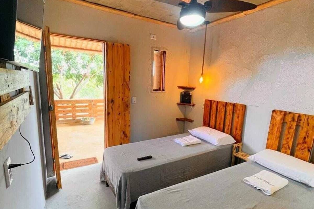 Habitación Confort con 2 camas individuales, patio, vista al jardín | Tabla de planchar con plancha