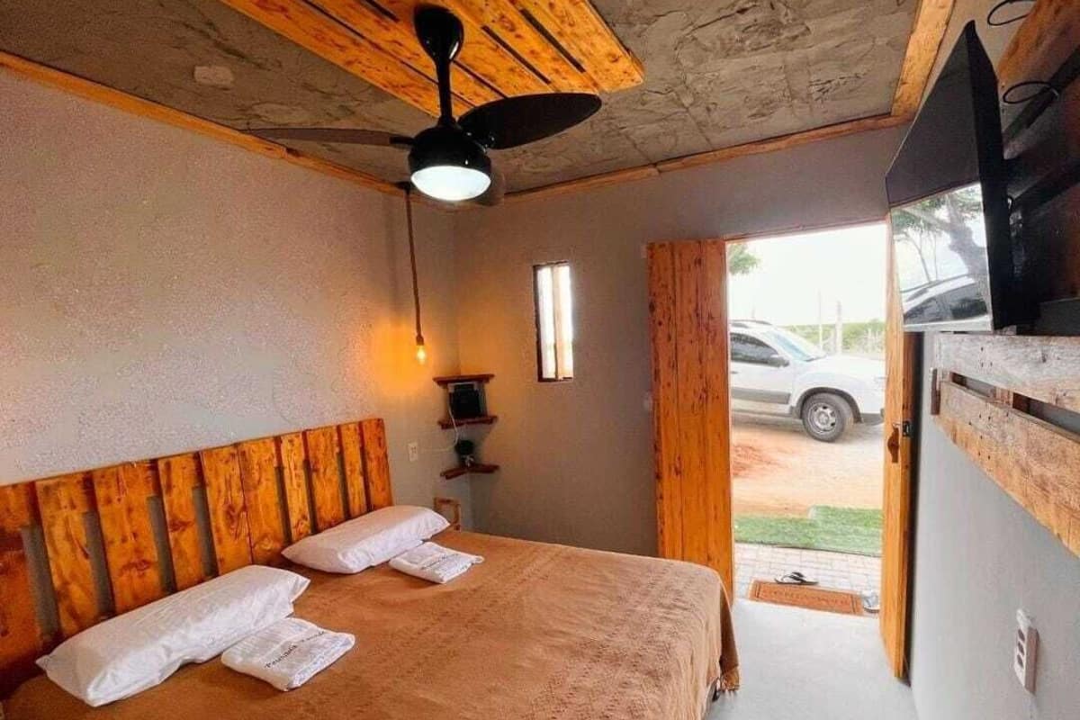 Habitación Confort con 2 camas individuales, patio, vista al jardín | Tabla de planchar con plancha