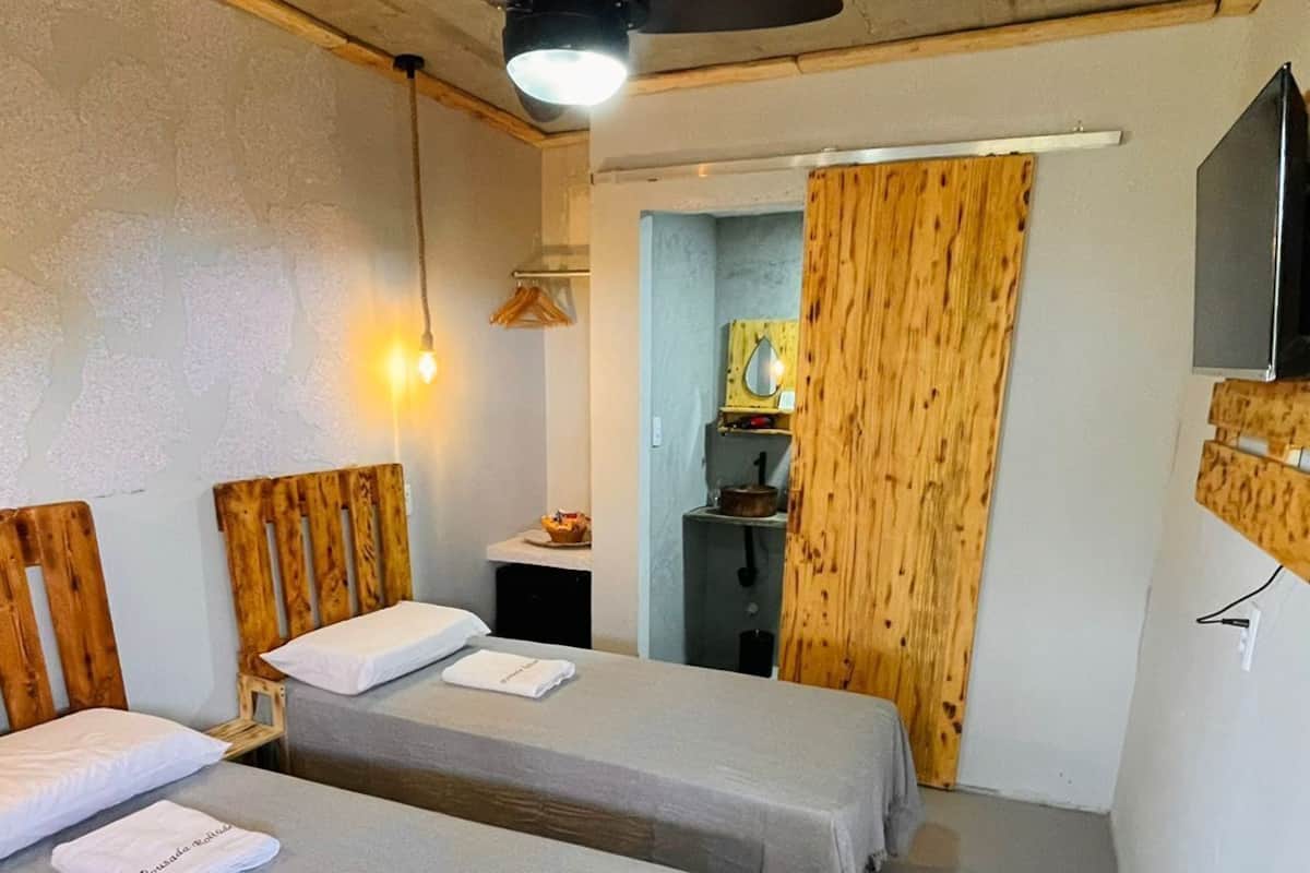 Habitación Confort con 2 camas individuales, patio | Tabla de planchar con plancha