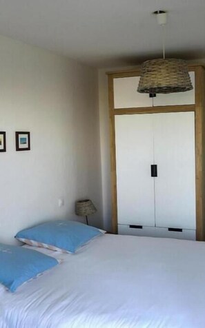 1 chambre, fer et planche à repasser, Wi-Fi, draps fournis