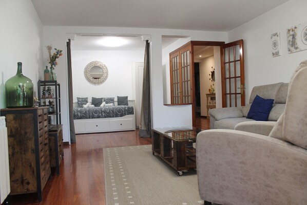 Living area - Burgos Contempla Centro Histórico Frente al Arco Santamaría y Catedral (Burgos)